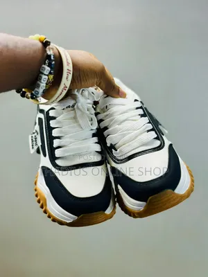 Ladys Classic Fashion Sneaker Shoes