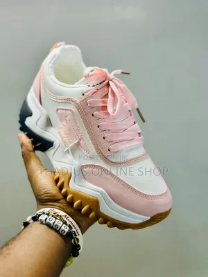 Ladys Classic Fashion Sneaker Shoes