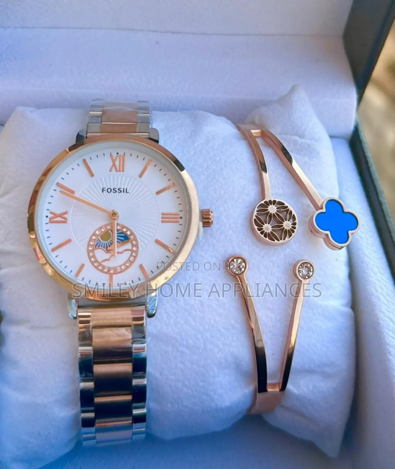 Fossil Women's Classy Gift Box Watch With a Bracelet