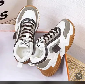 Ladys / Girls Classic Stylist Sneakers