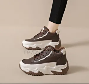 Ladys / Girls Classic Stylist Sneakers