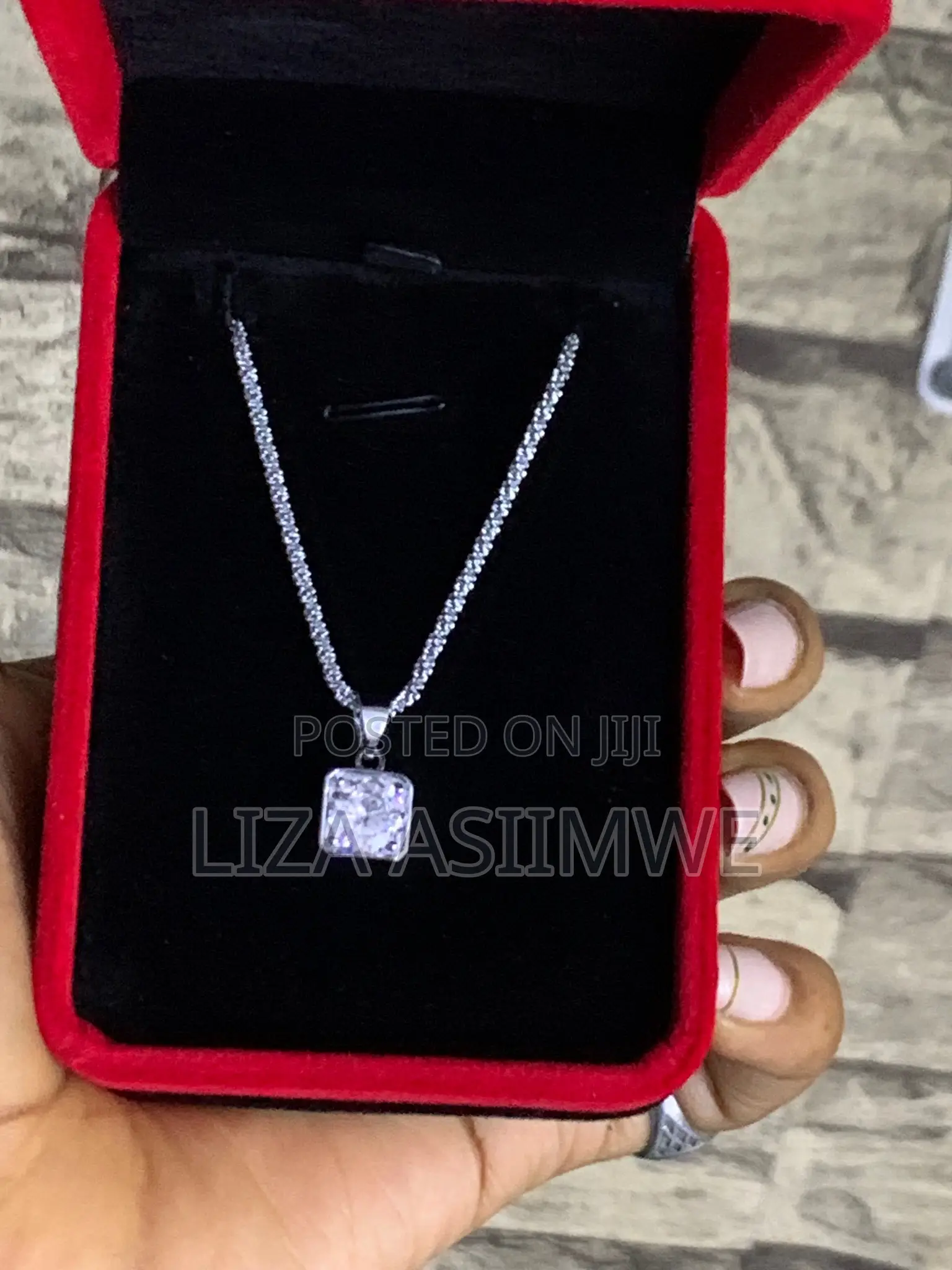 Lady’S Simple Square Moissanite Princess Necklace