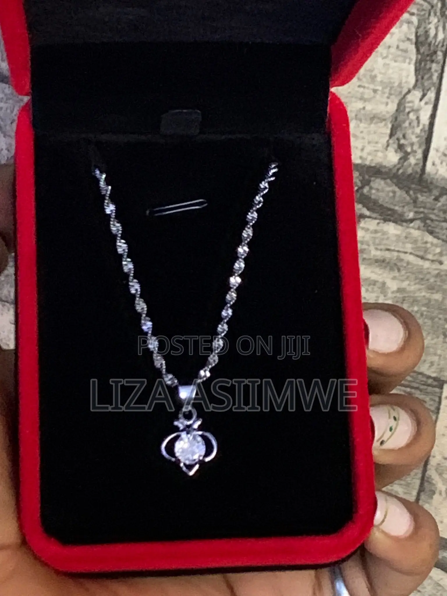Lady’S Crystal Clear Pendant Necklace