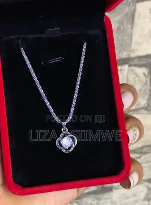 4 Leaf Clover Lucky Crystal Tone Pendant Necklace for Lady’S