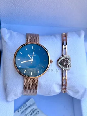 Hannah Martin Women's Gift Box Watch With a Bracelet
