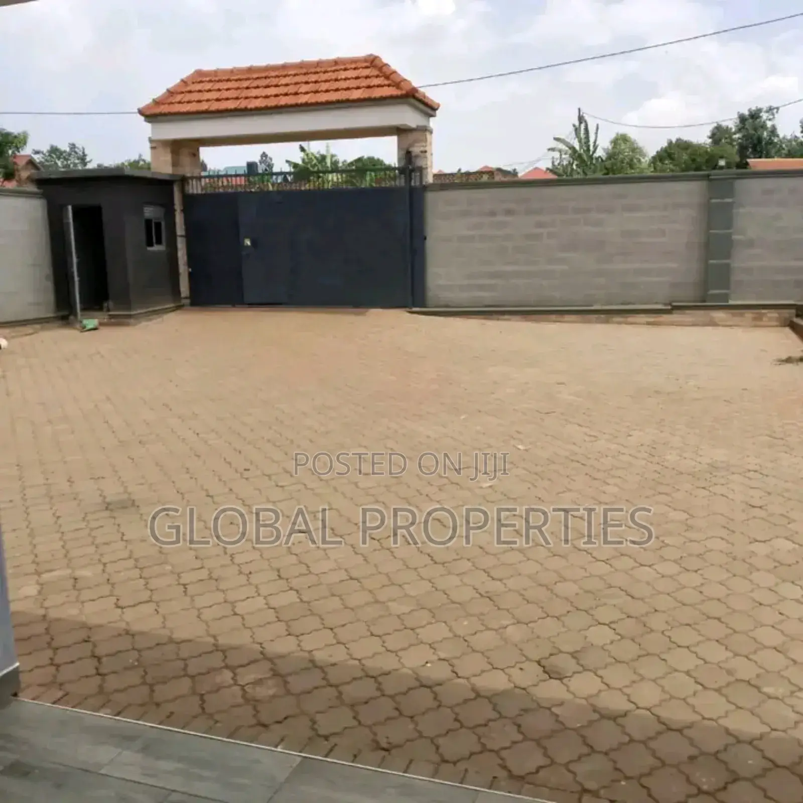 4bdrm Bungalow in Ssonde Estate, Central Division for sale