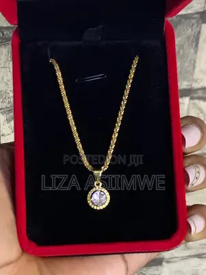 Eye Catching Round Solitaire Ladys Necklaces