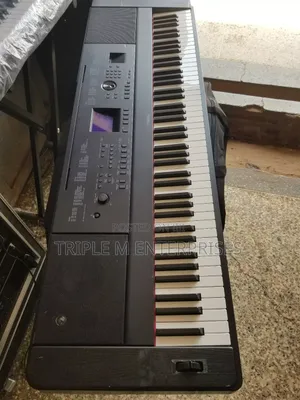 Piano Yamaha DGX 660