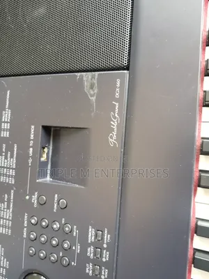 Piano Yamaha DGX 660