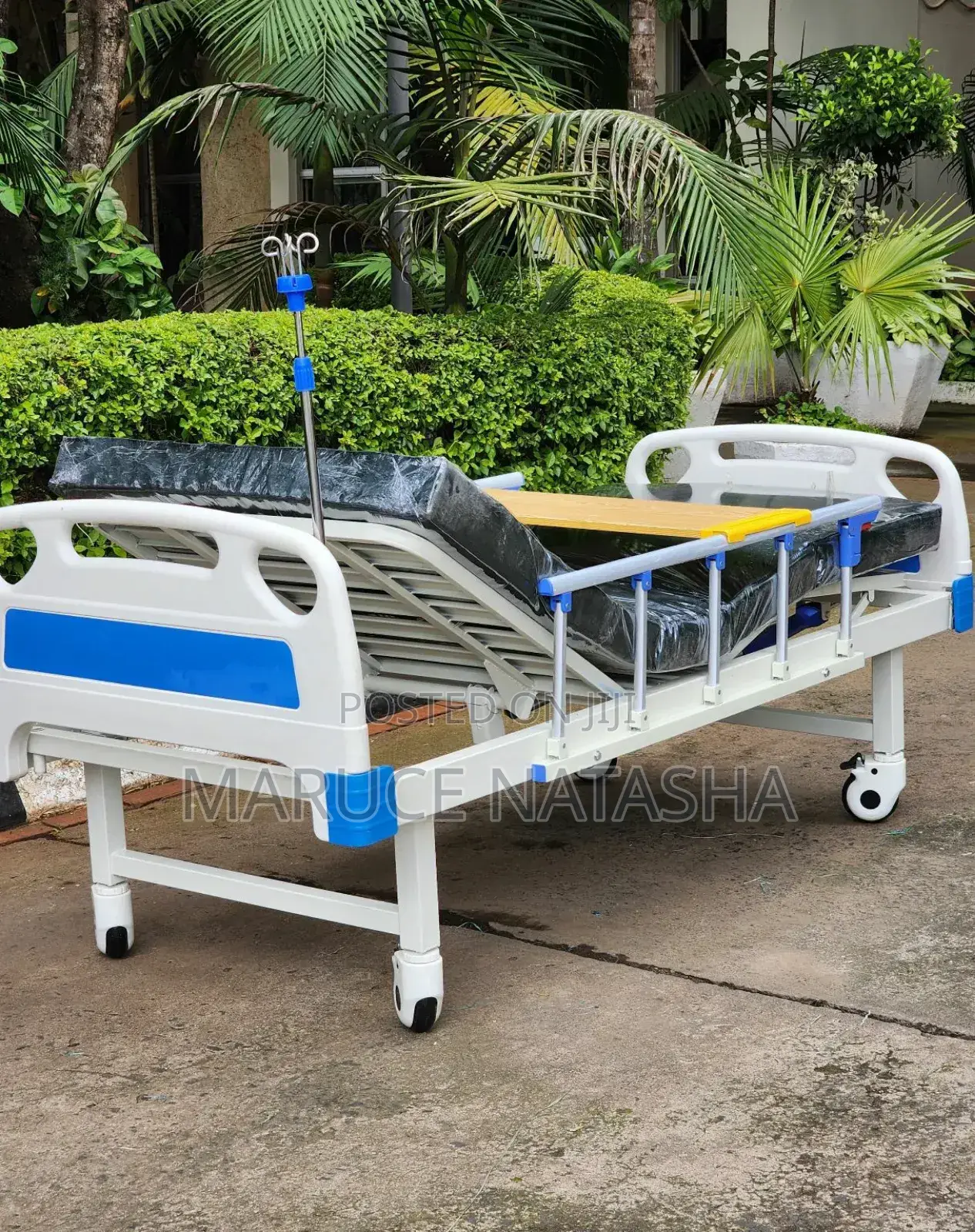 Hospital Manual Two Functions Bed With a Mattress