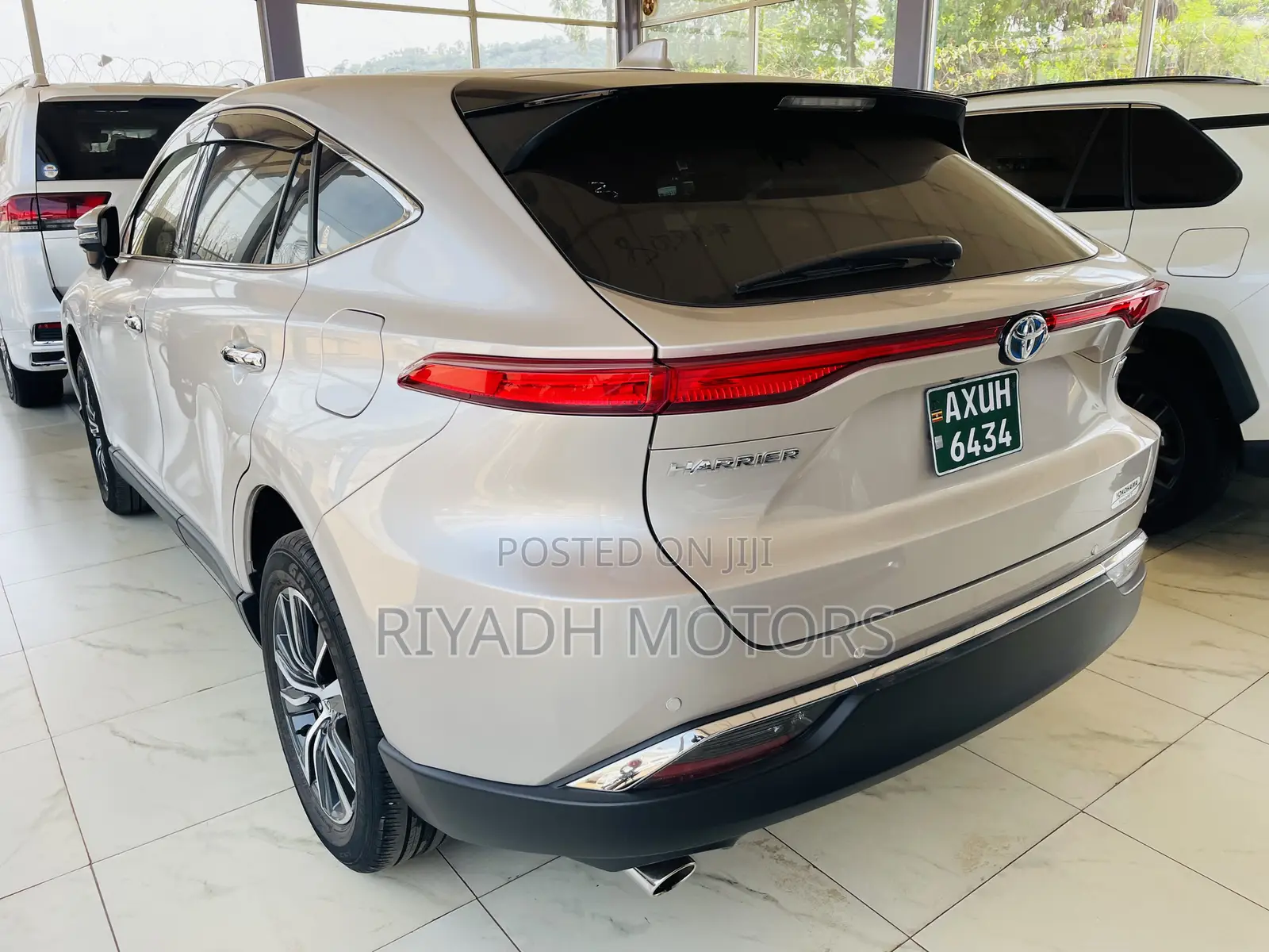 Toyota Harrier 2.5 Hybrid 2020 Gold