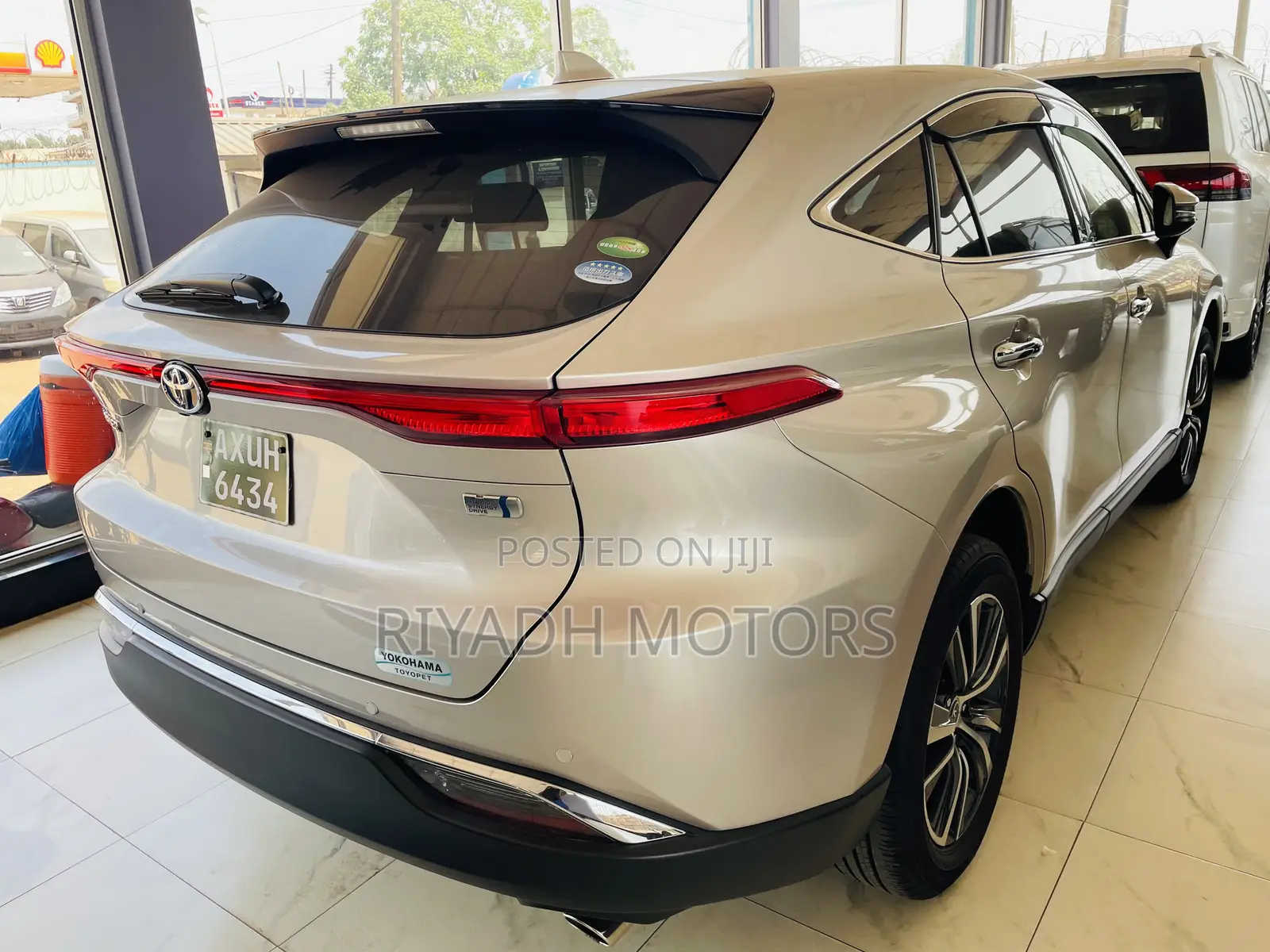 Toyota Harrier 2.5 Hybrid 2020 Gold