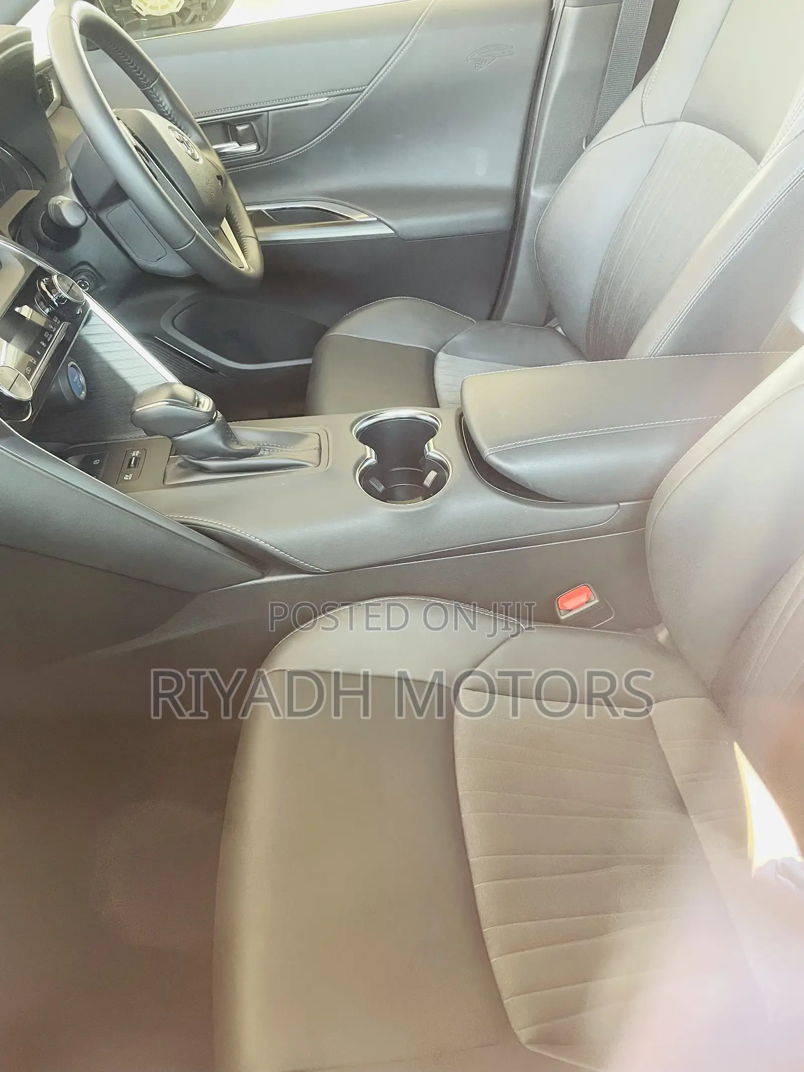Toyota Harrier 2.5 Hybrid 2020 Gold