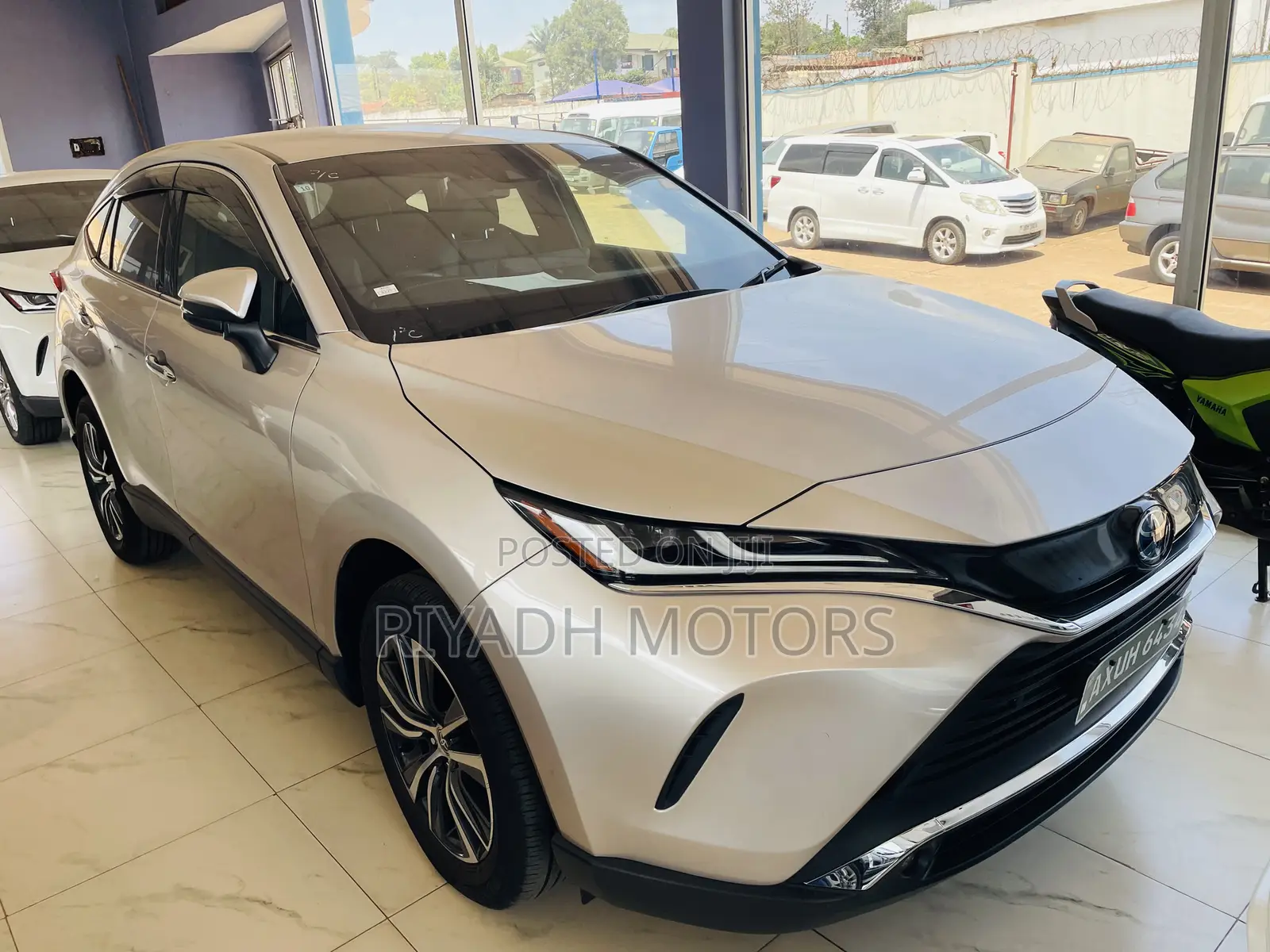 Toyota Harrier 2.5 Hybrid 2020 Gold