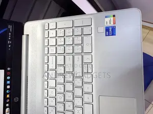 Laptop HP 15-Dy1032wm 8GB Intel Core I7 SSD 256GB