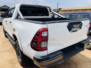 Toyota Hilux 2015 White
