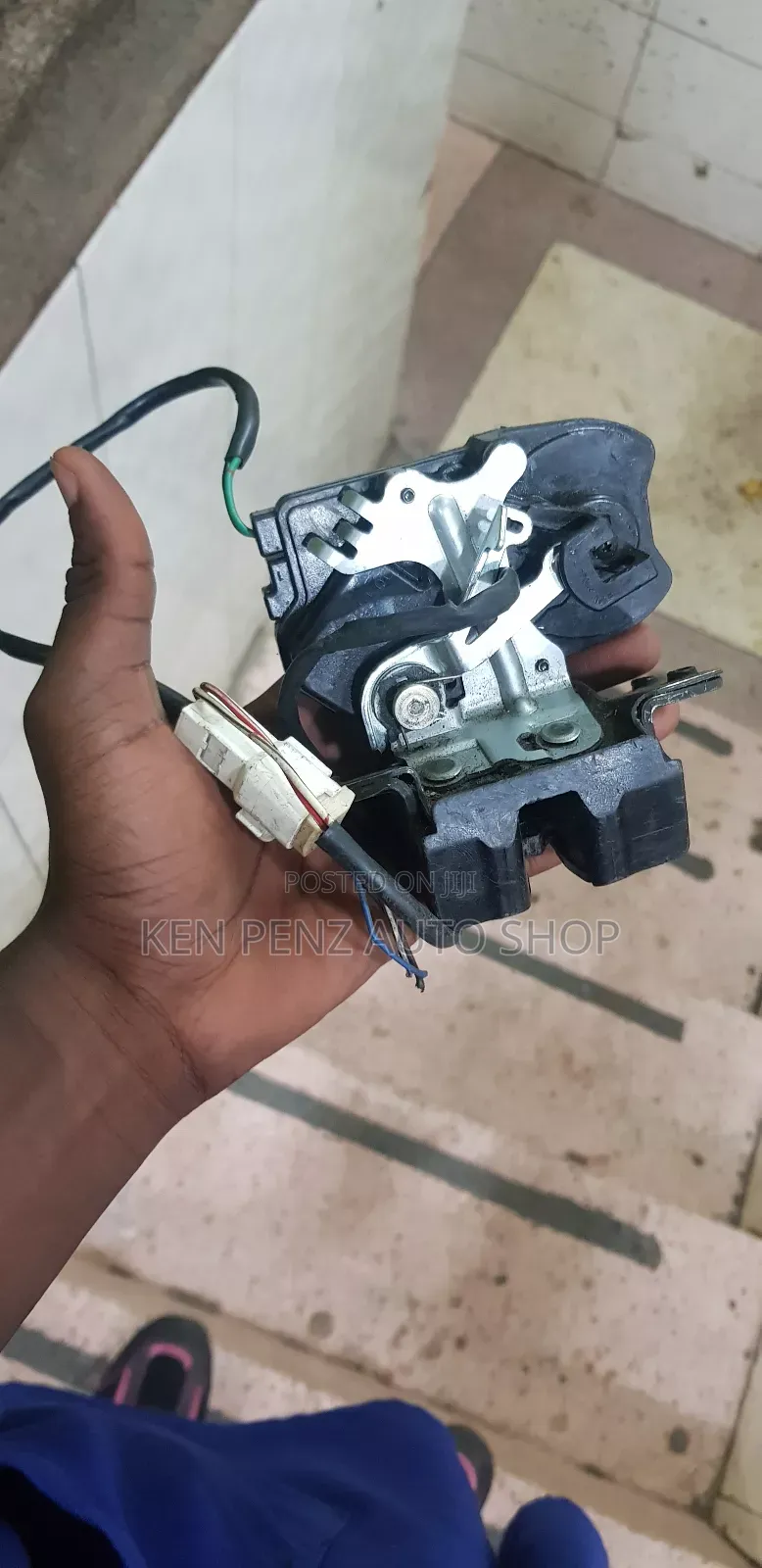 Toyota Wish Car Boot Lock