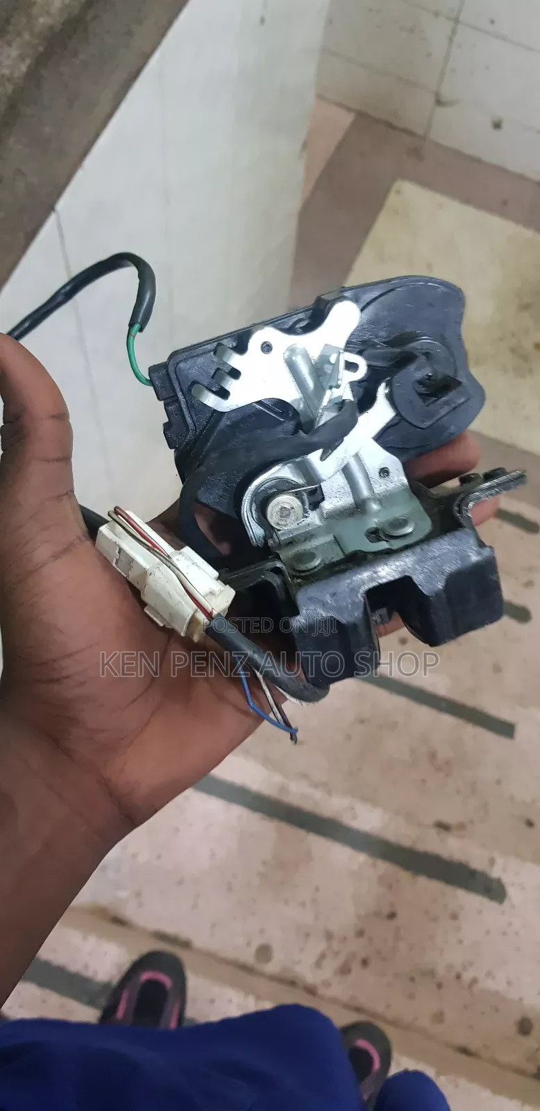 Toyota Wish Car Boot Lock