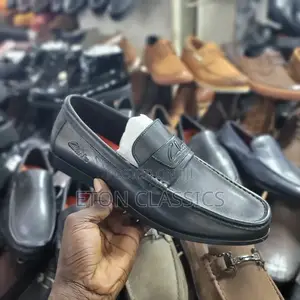 Photo - Plain Black Flat Sole Men's Original Clark Leather Moccasins