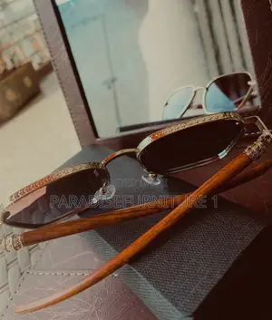 Photo - Wooden Handles Shades