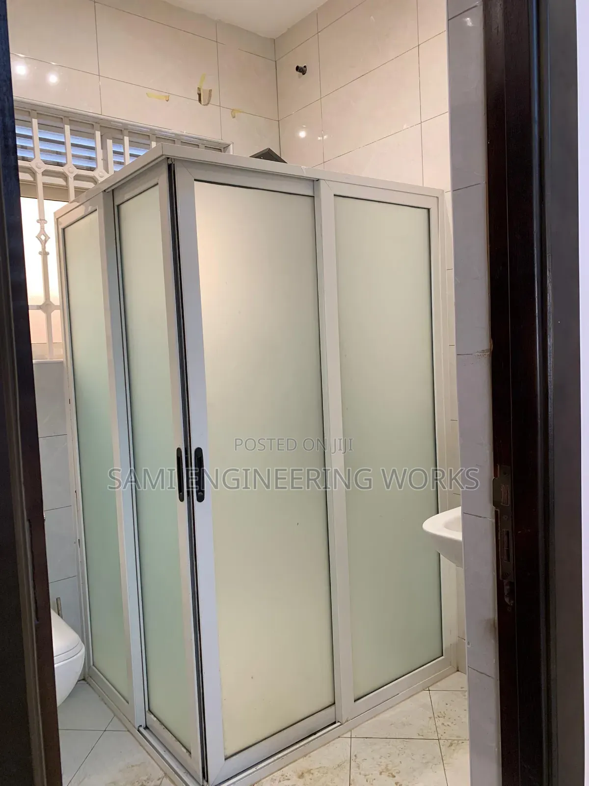 L Shape Aluminum Shower Cabin Munyonyo