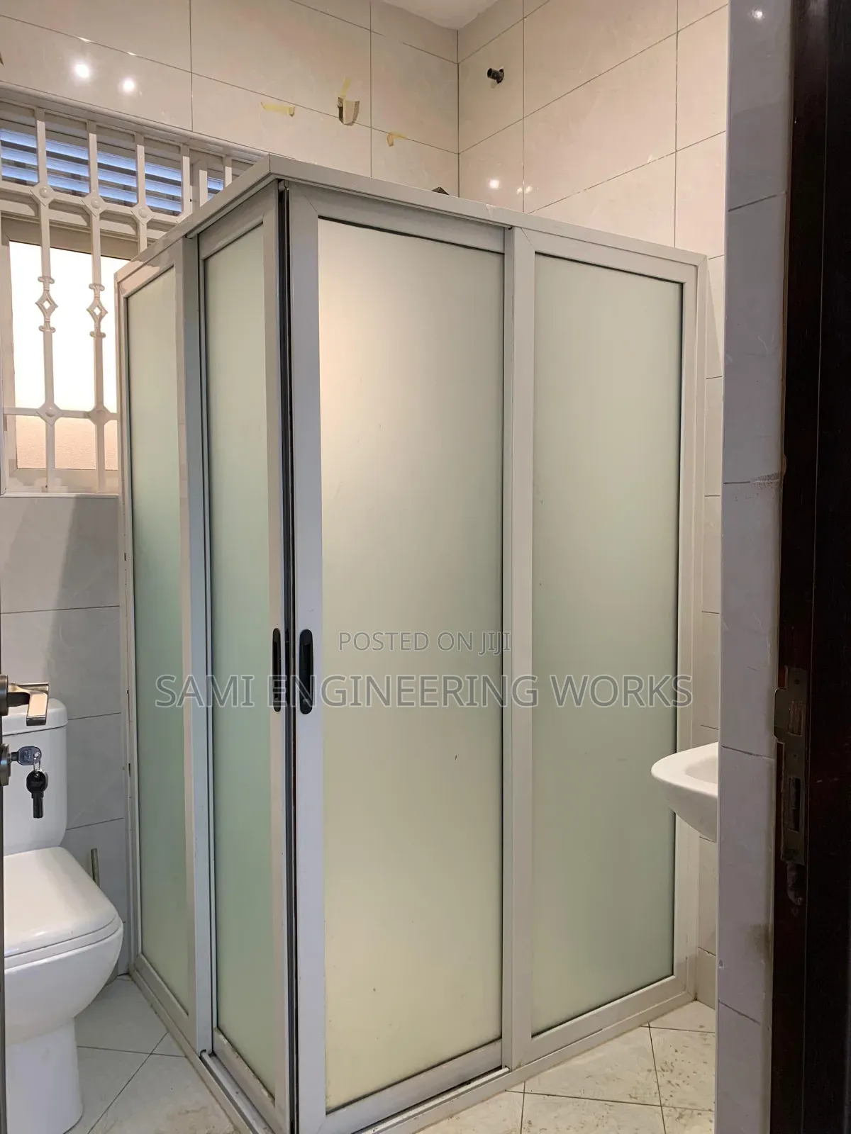 L Shape Aluminum Shower Cabin Munyonyo
