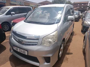 Photo - Toyota Noah 2.0 158hp AWD (8 Seater) 2010 Silver