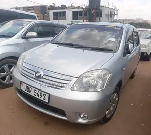 Photo - Toyota Raum 1.5 FWD 2010 Blue