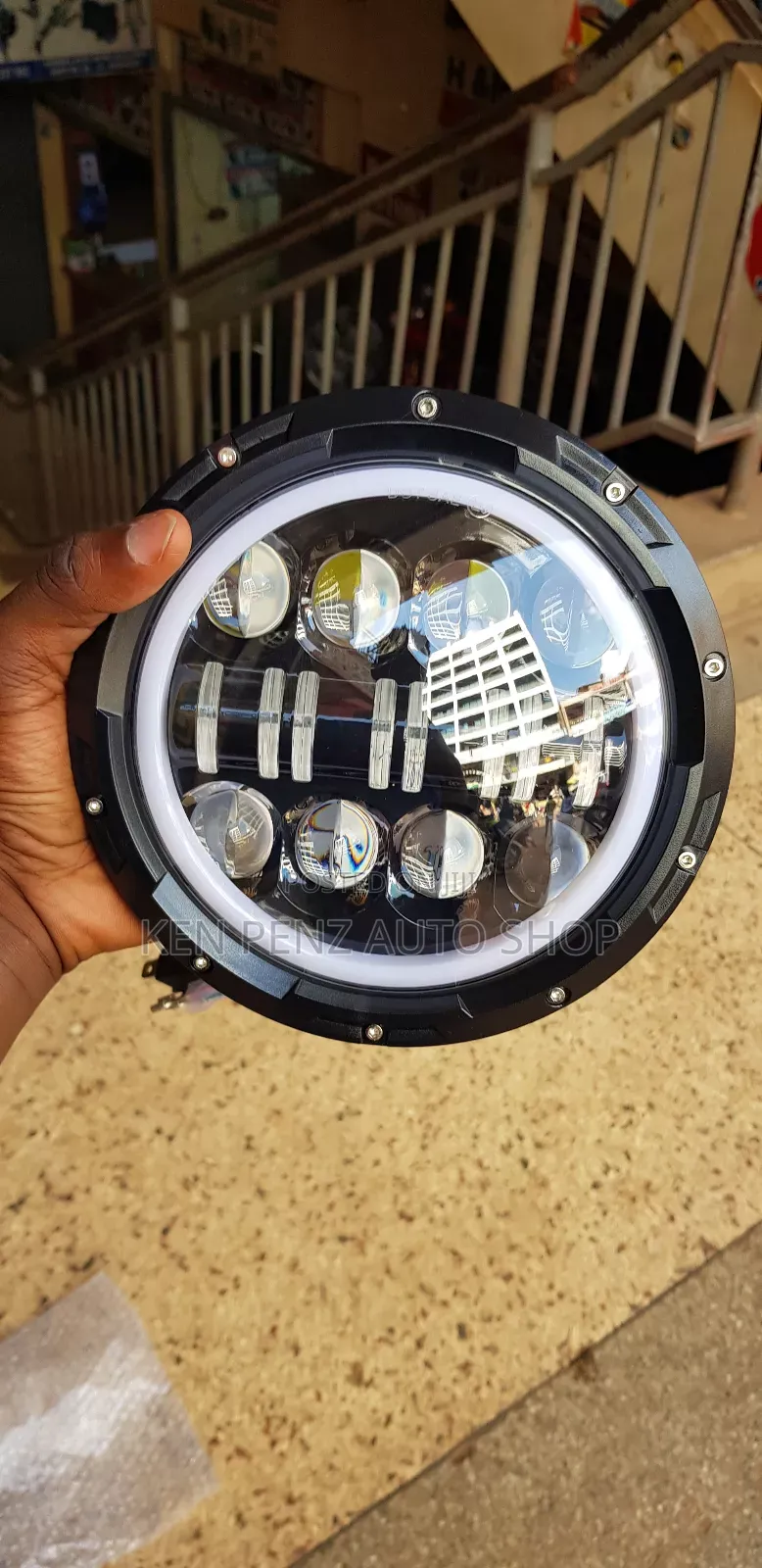 Landcruiser and Jip, Land Rover Round Lights