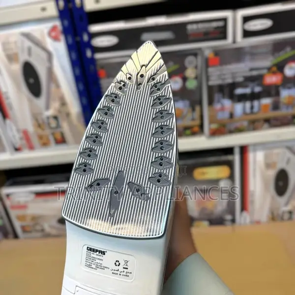 Geepas Cord Cordless Steam Iron Gsi24015