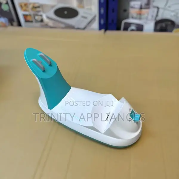 Geepas Cord Cordless Steam Iron Gsi24015
