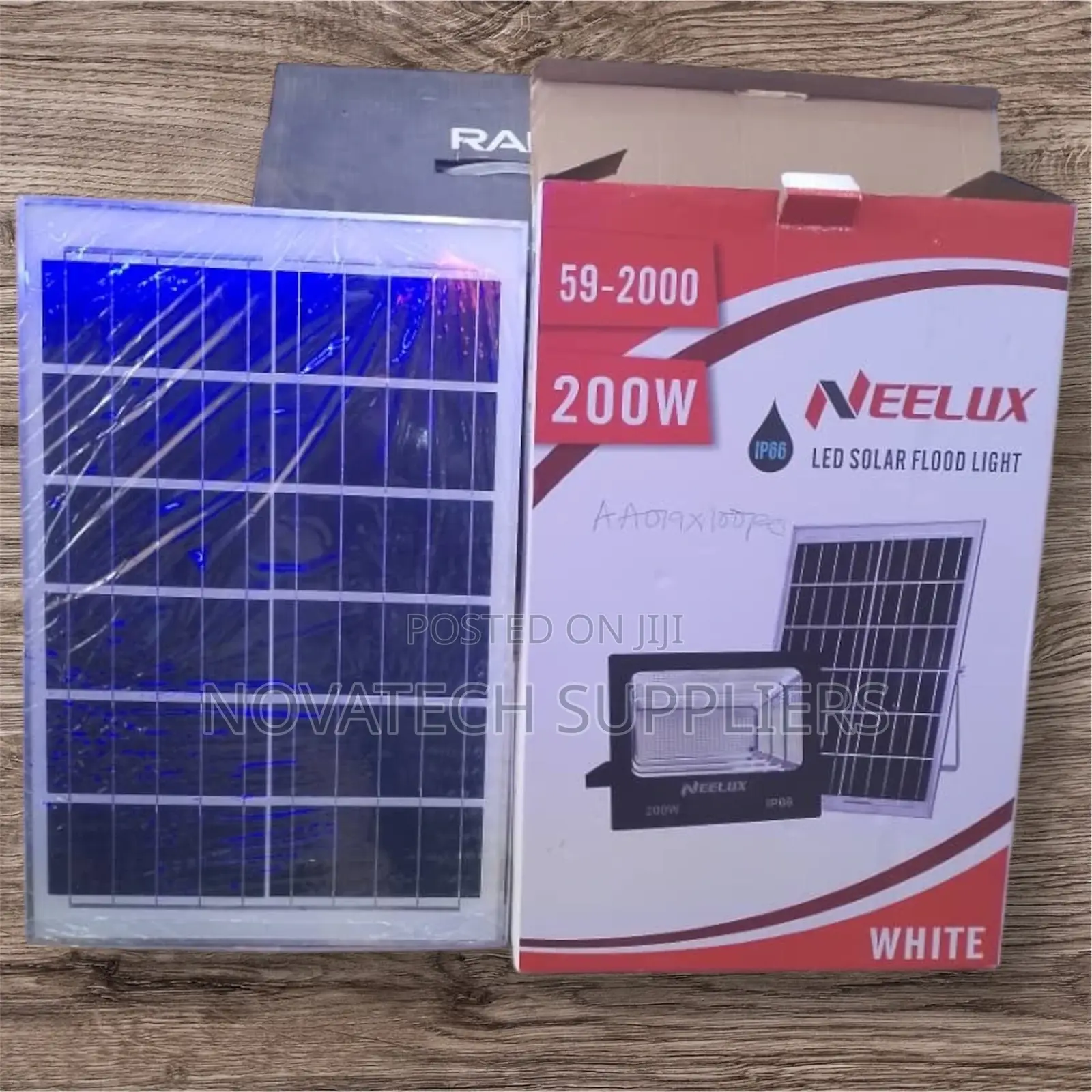 200W Neelux Automatic LED Solar Flood Lights Takc