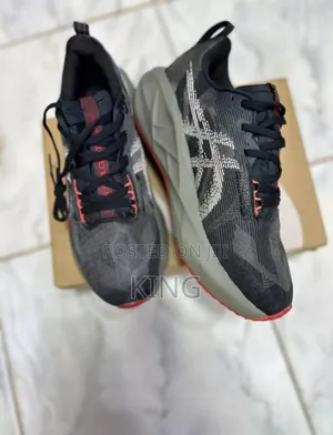 Proper ASICS Men's Novablast 5 Sneakers