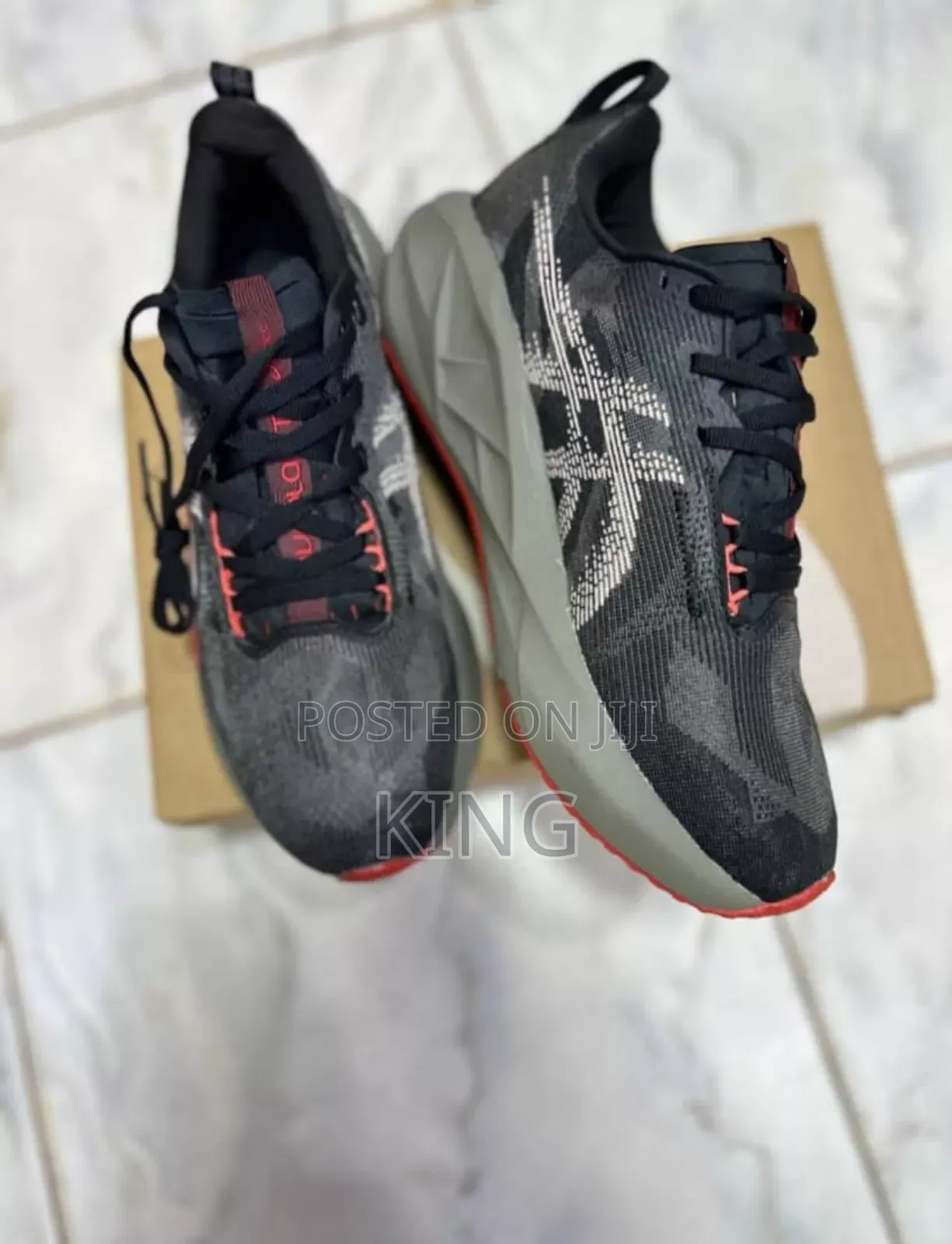 Proper ASICS Men's Novablast 5 Sneakers