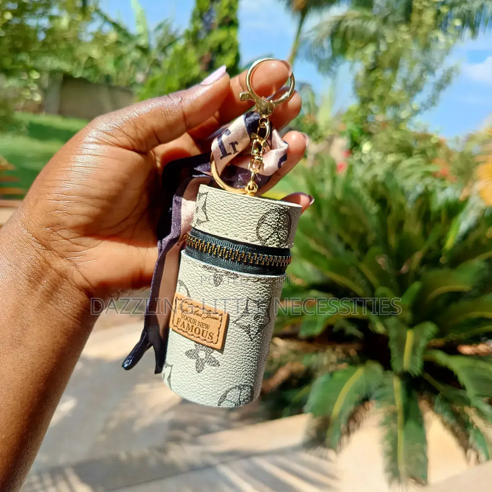 Vogue Key Holder/Bag Ring With Coin Bag
