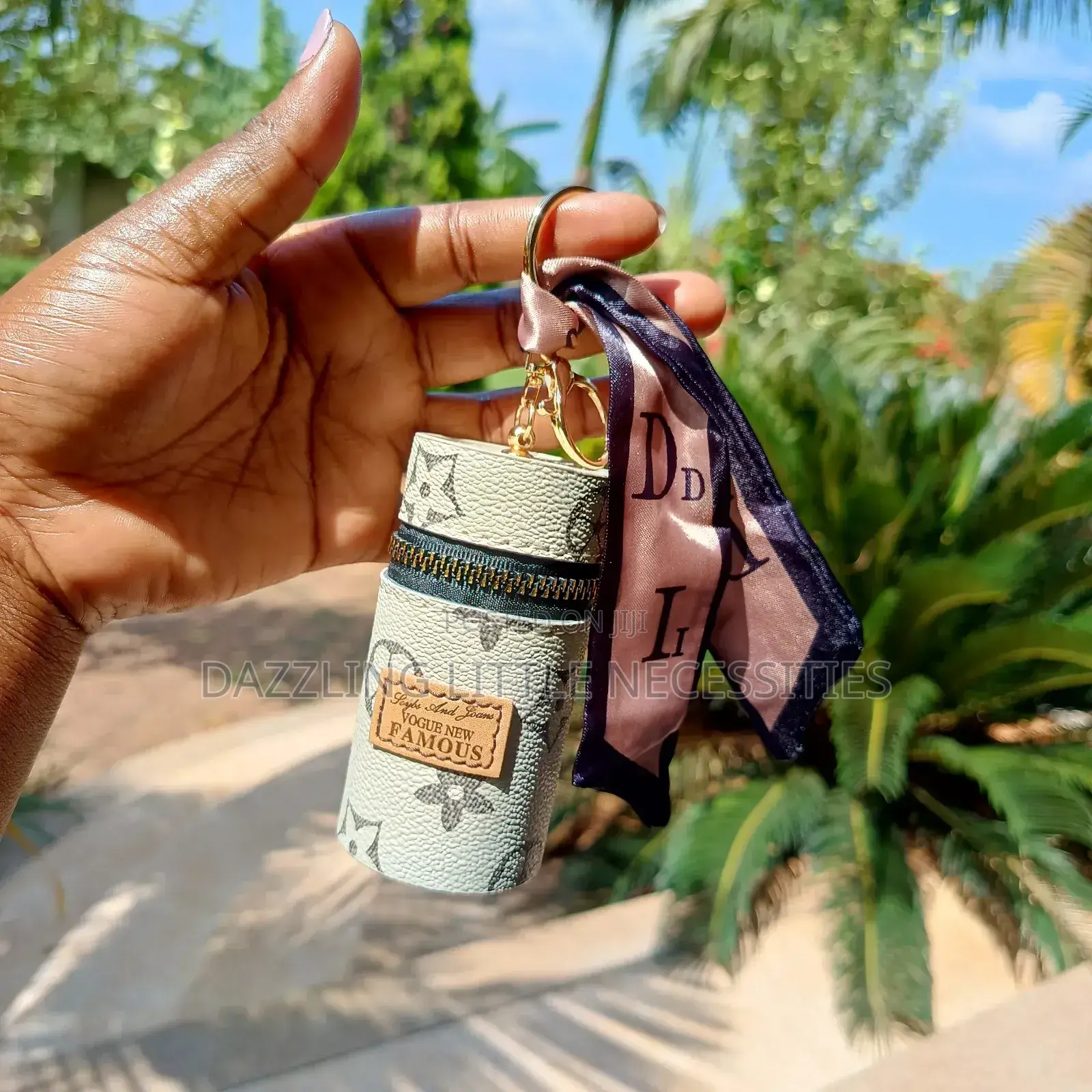 Vogue Key Holder/Bag Ring With Coin Bag