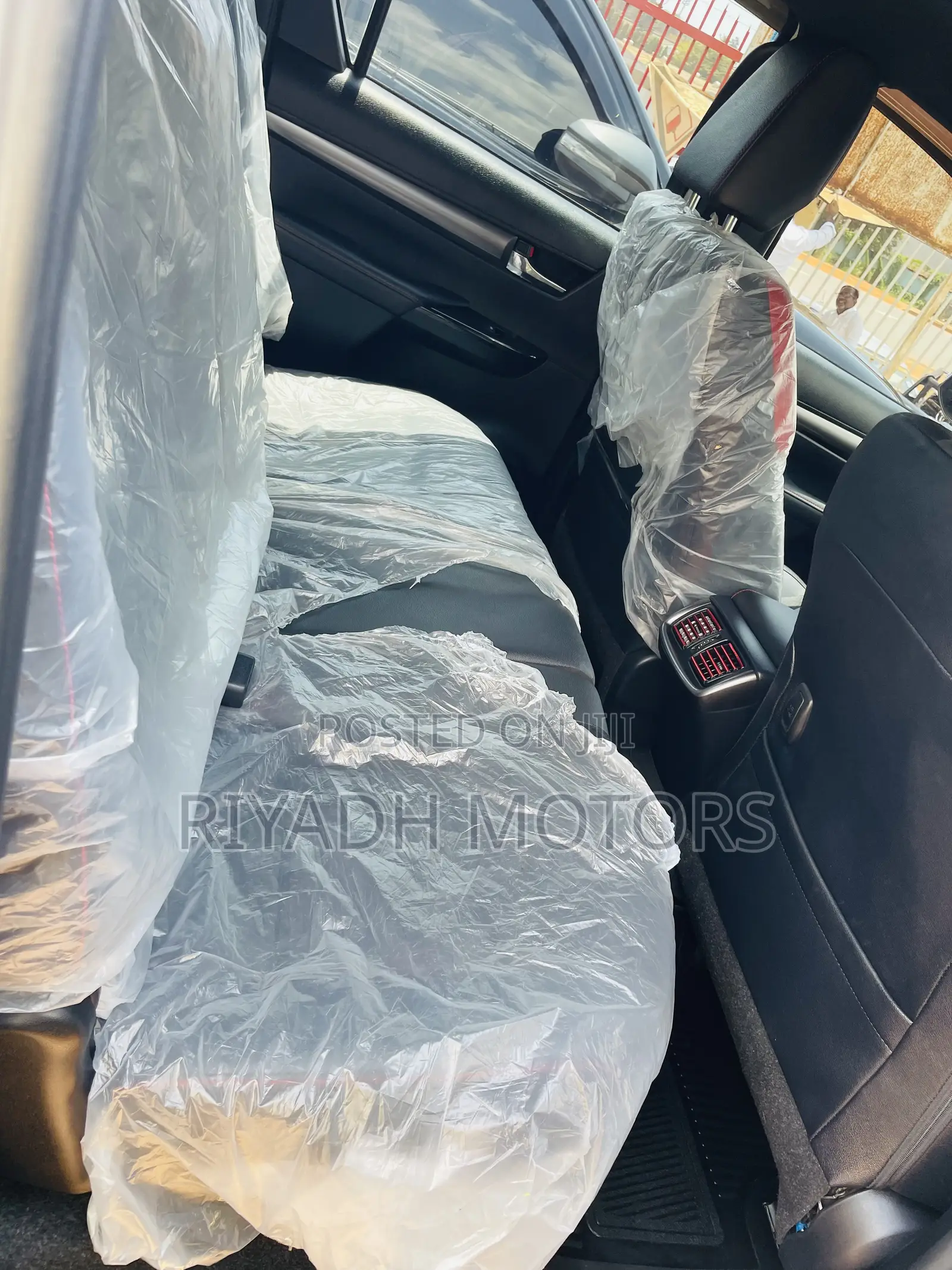 Toyota Hilux 2022 White
