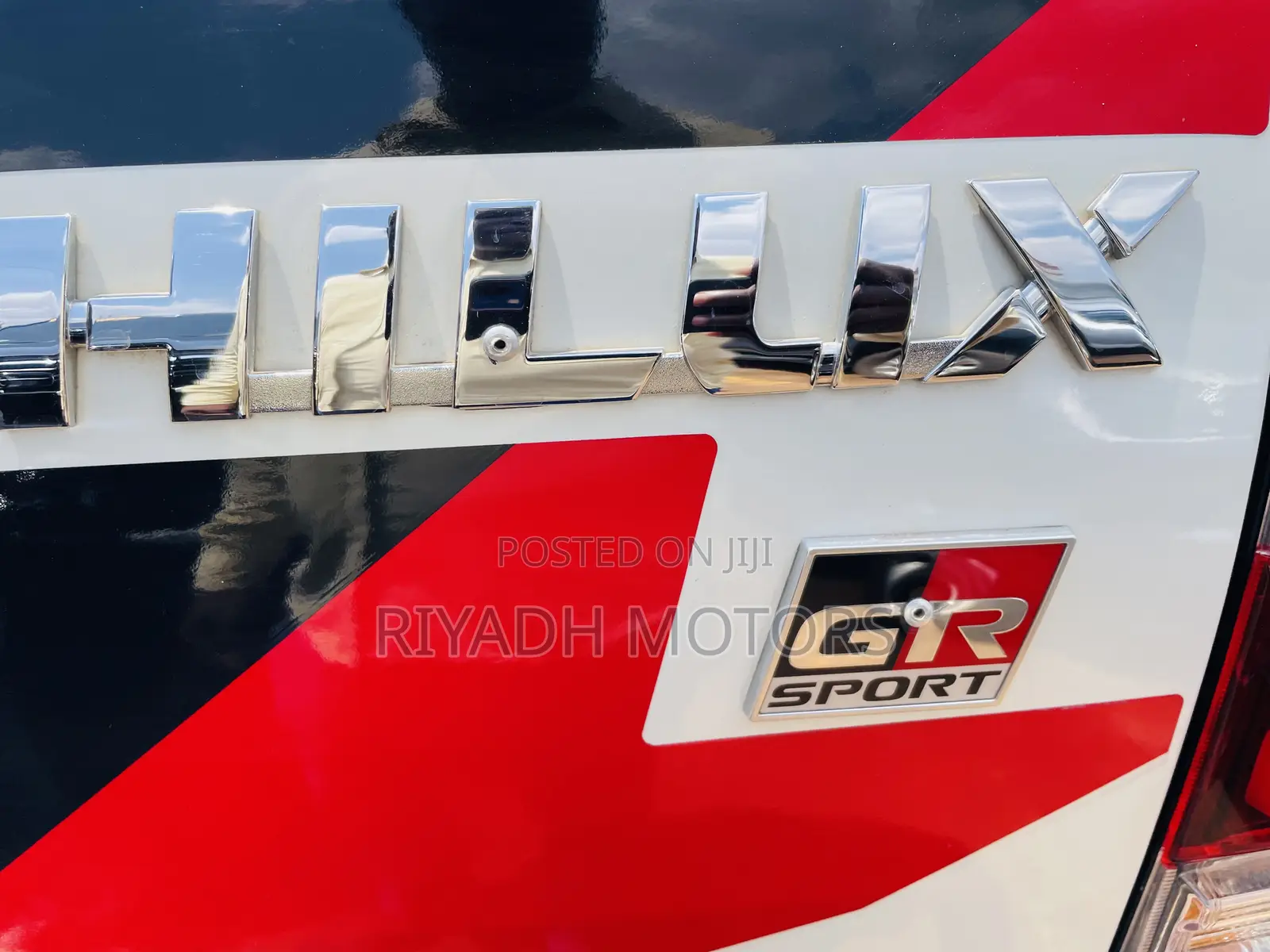 Toyota Hilux 2022 White