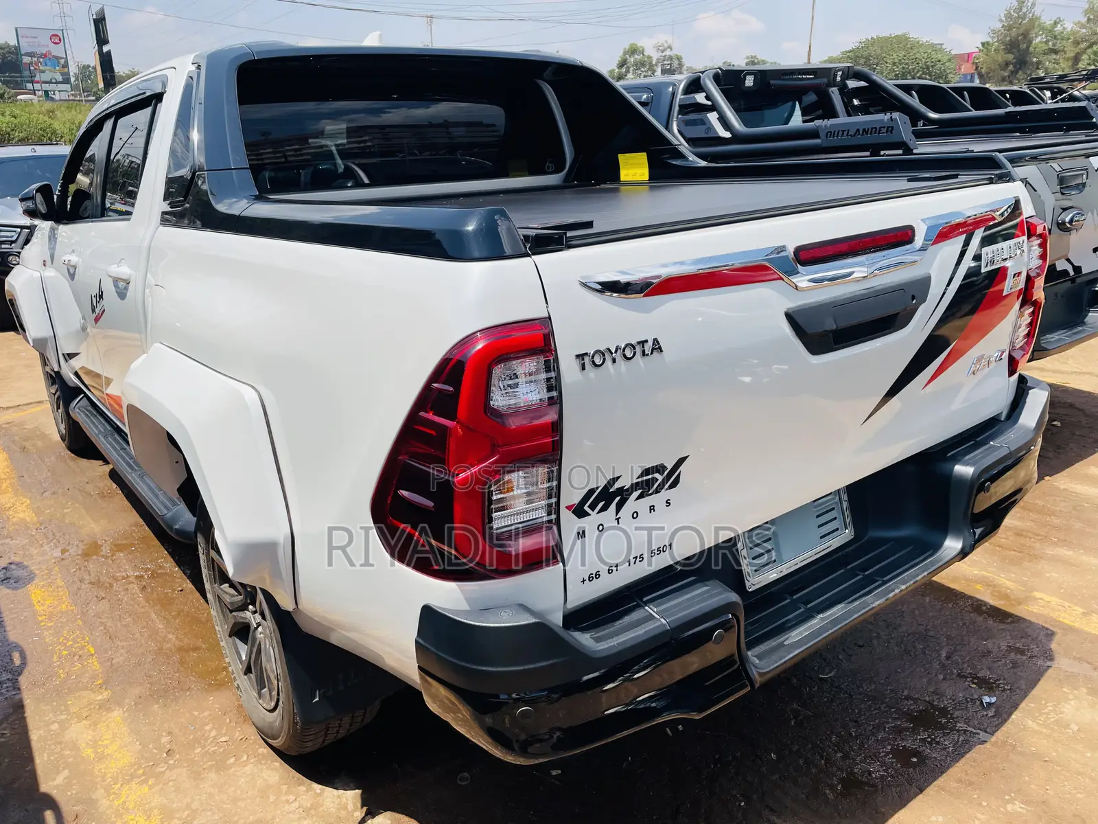 Toyota Hilux 2022 White