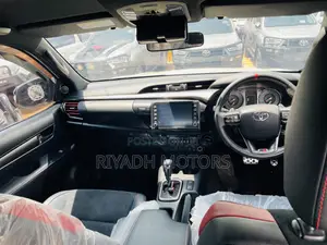 Toyota Hilux 2022 White