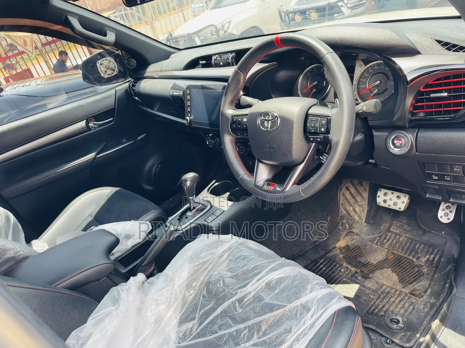 Toyota Hilux 2022 White