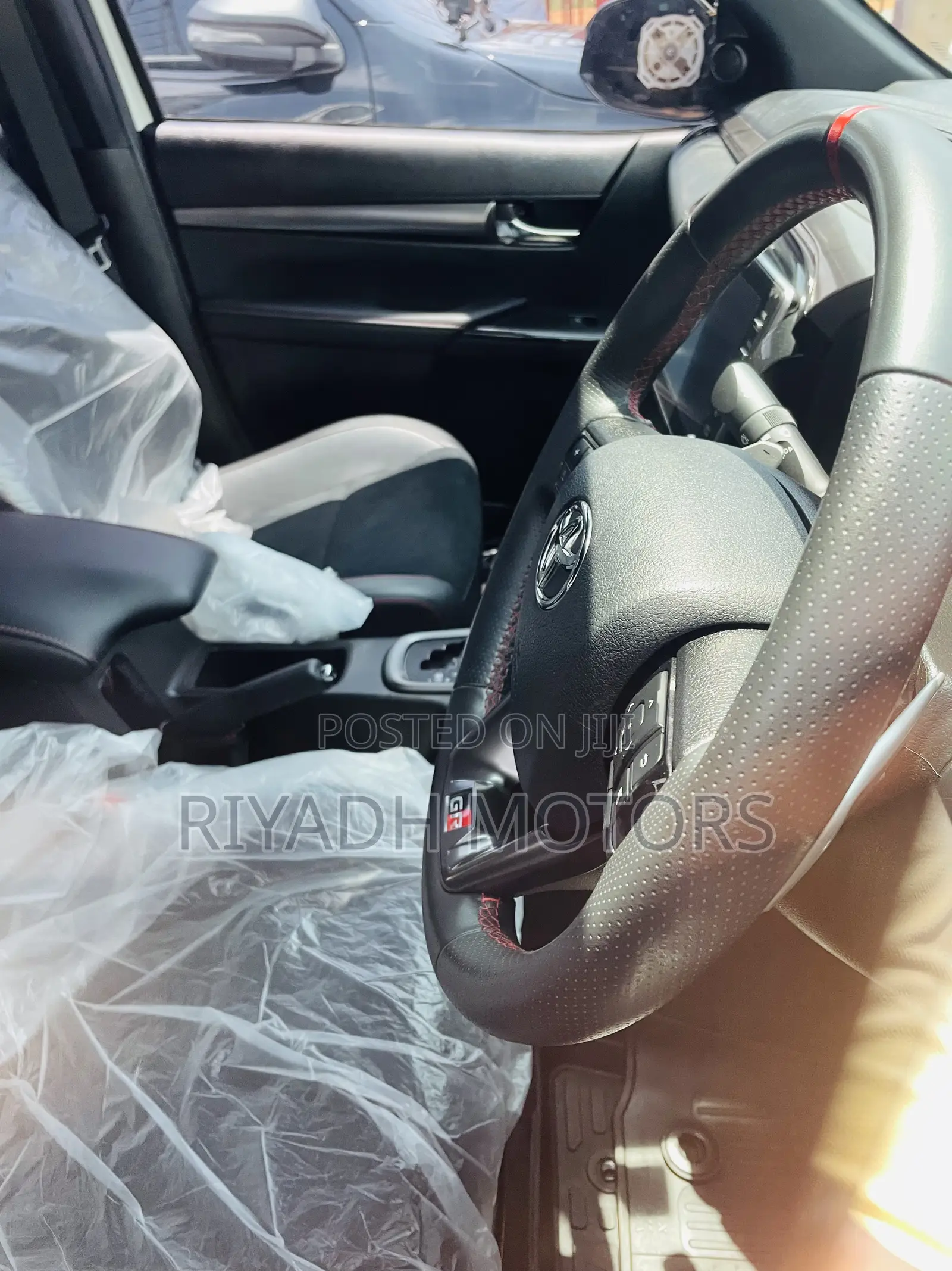 Toyota Hilux 2022 White