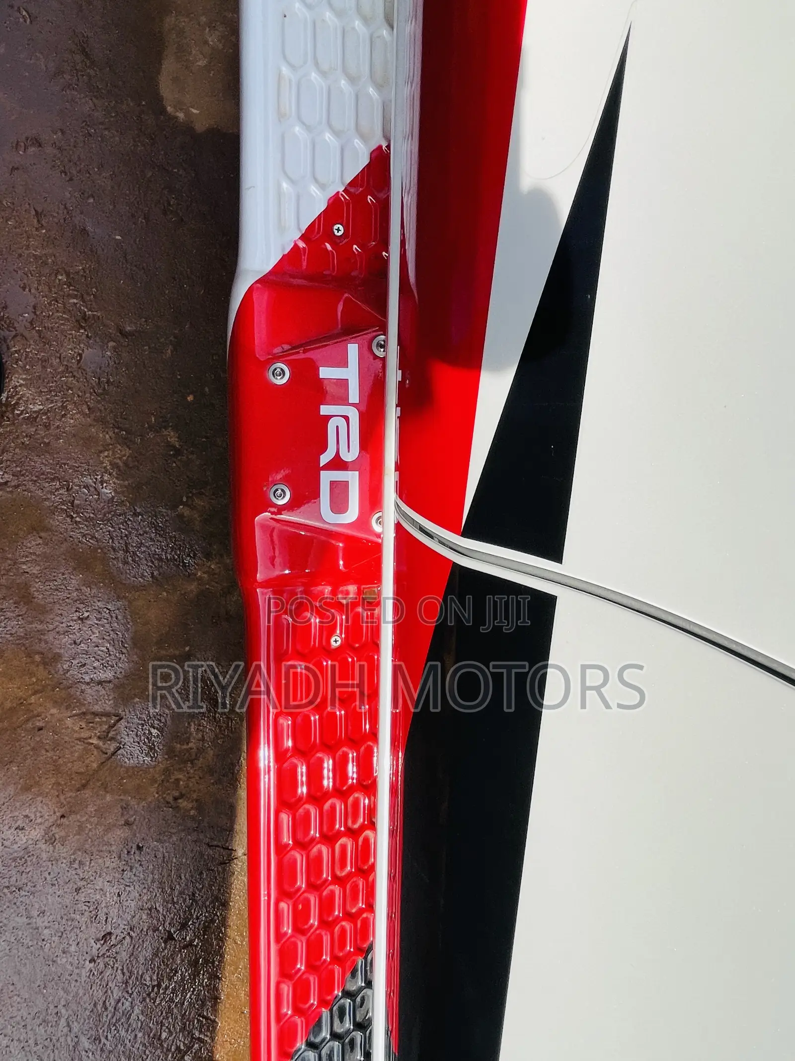 Toyota Hilux 2021 White