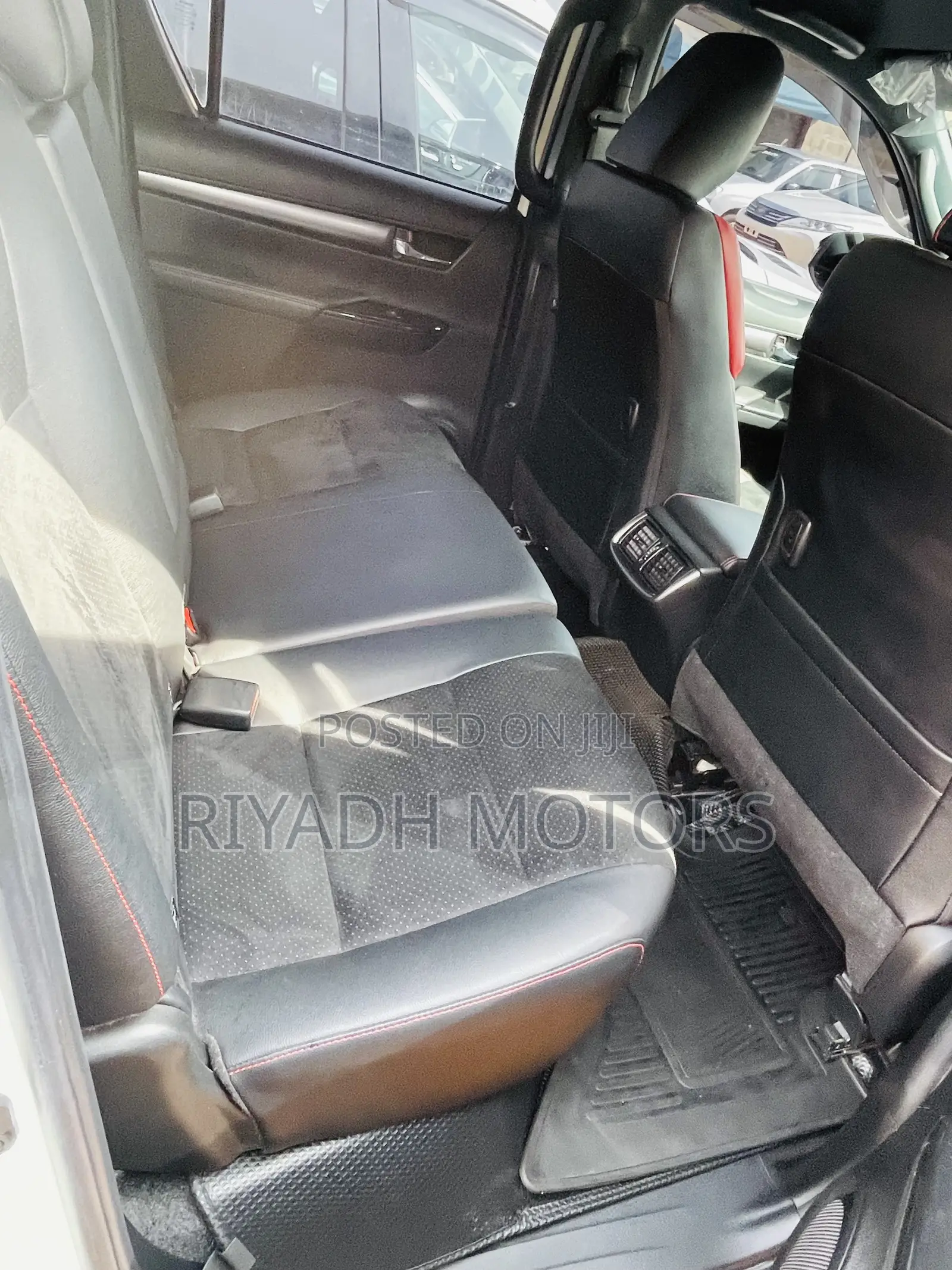 Toyota Hilux 2021 White