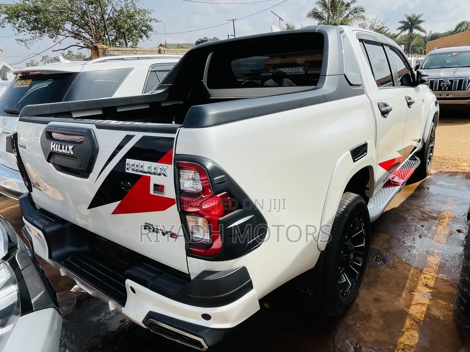Toyota Hilux 2021 White