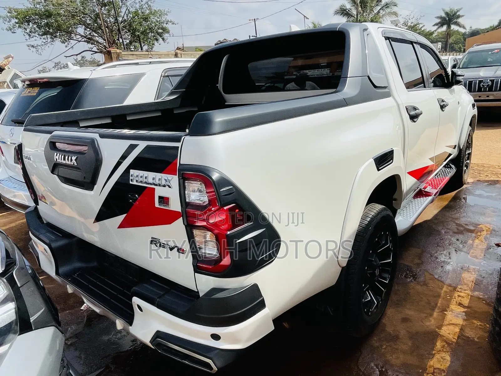Toyota Hilux 2021 White