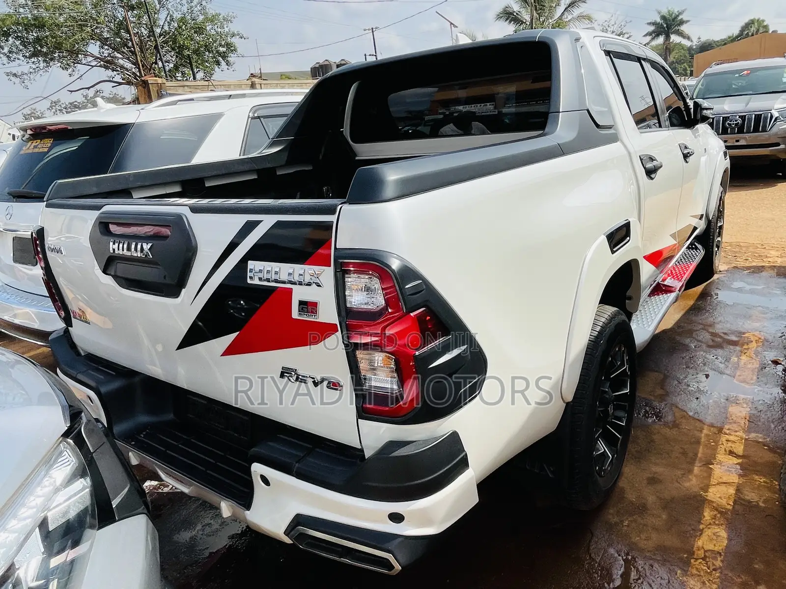 Toyota Hilux 2021 White