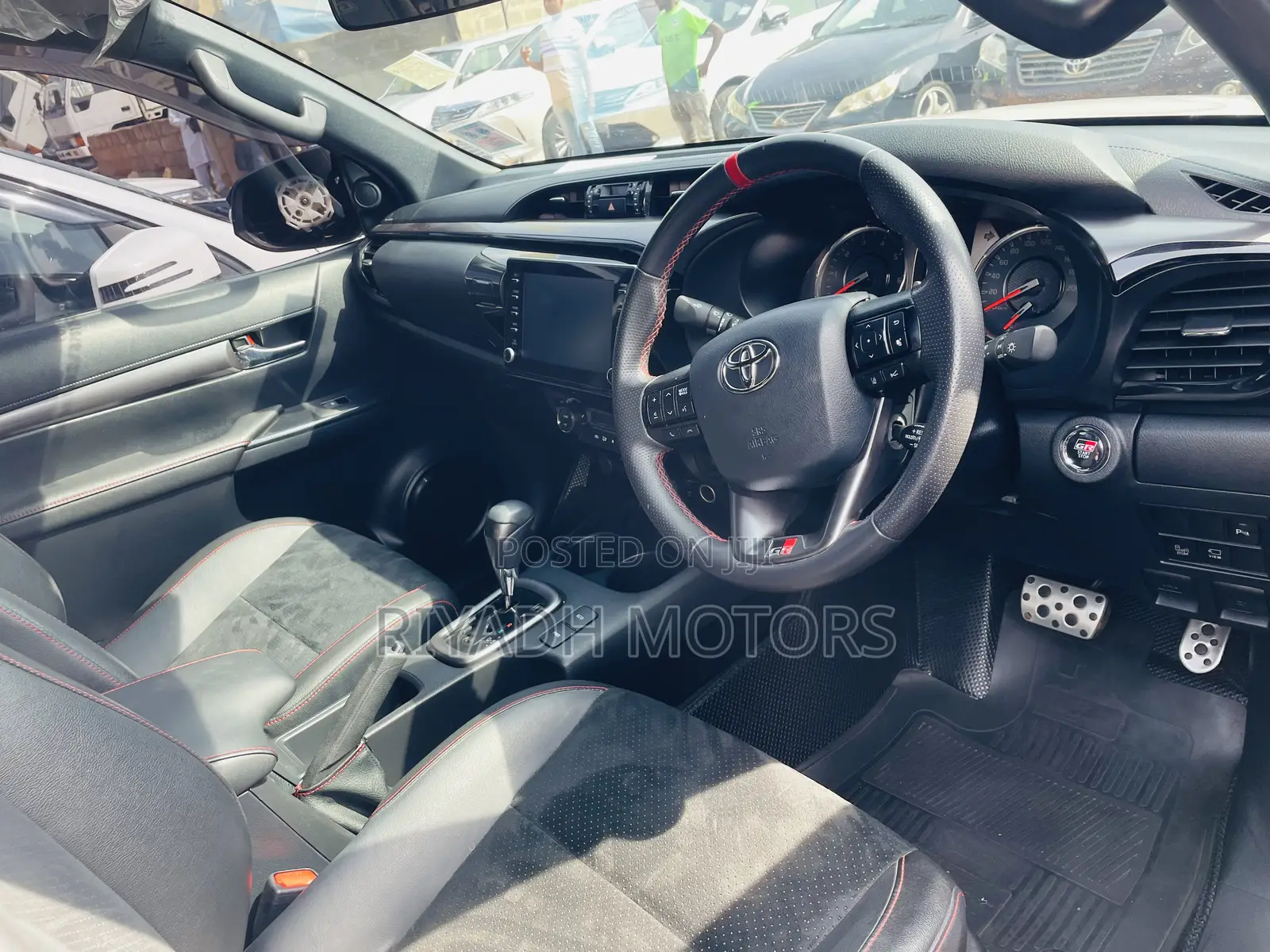 Toyota Hilux 2021 White