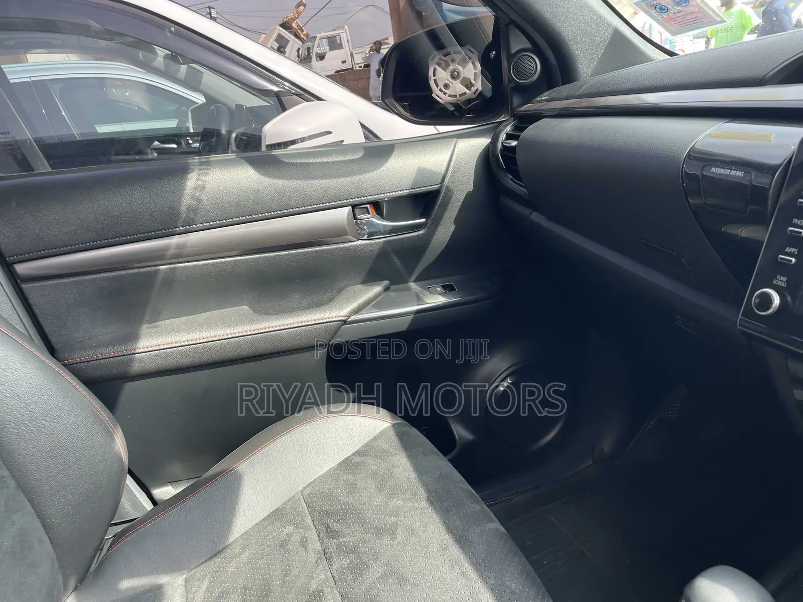 Toyota Hilux 2021 White