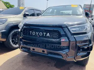 New Toyota Hilux 2023 Black